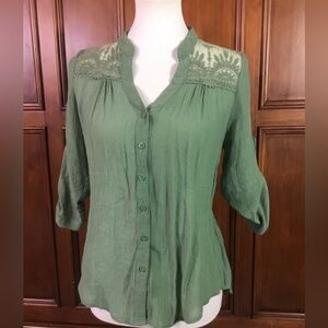 Nine Women’s Forest Green Button Down Size Med Lace Shoulder LK Nw As Seen Vneck
